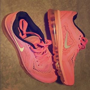 Women’s Nike sneakers